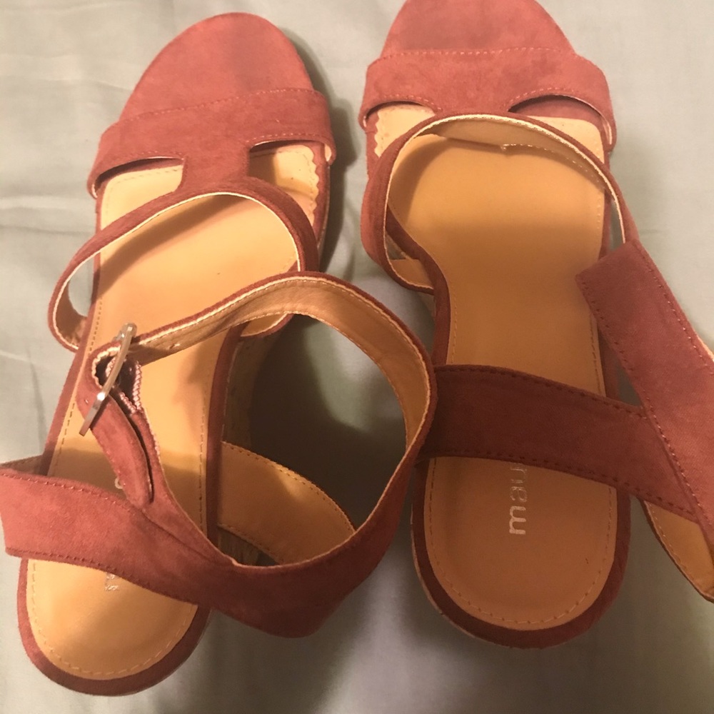 Mauve wedges